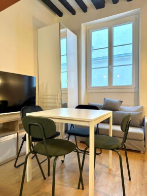 Cozy Apartment Near Pompidou Marais in Vertus